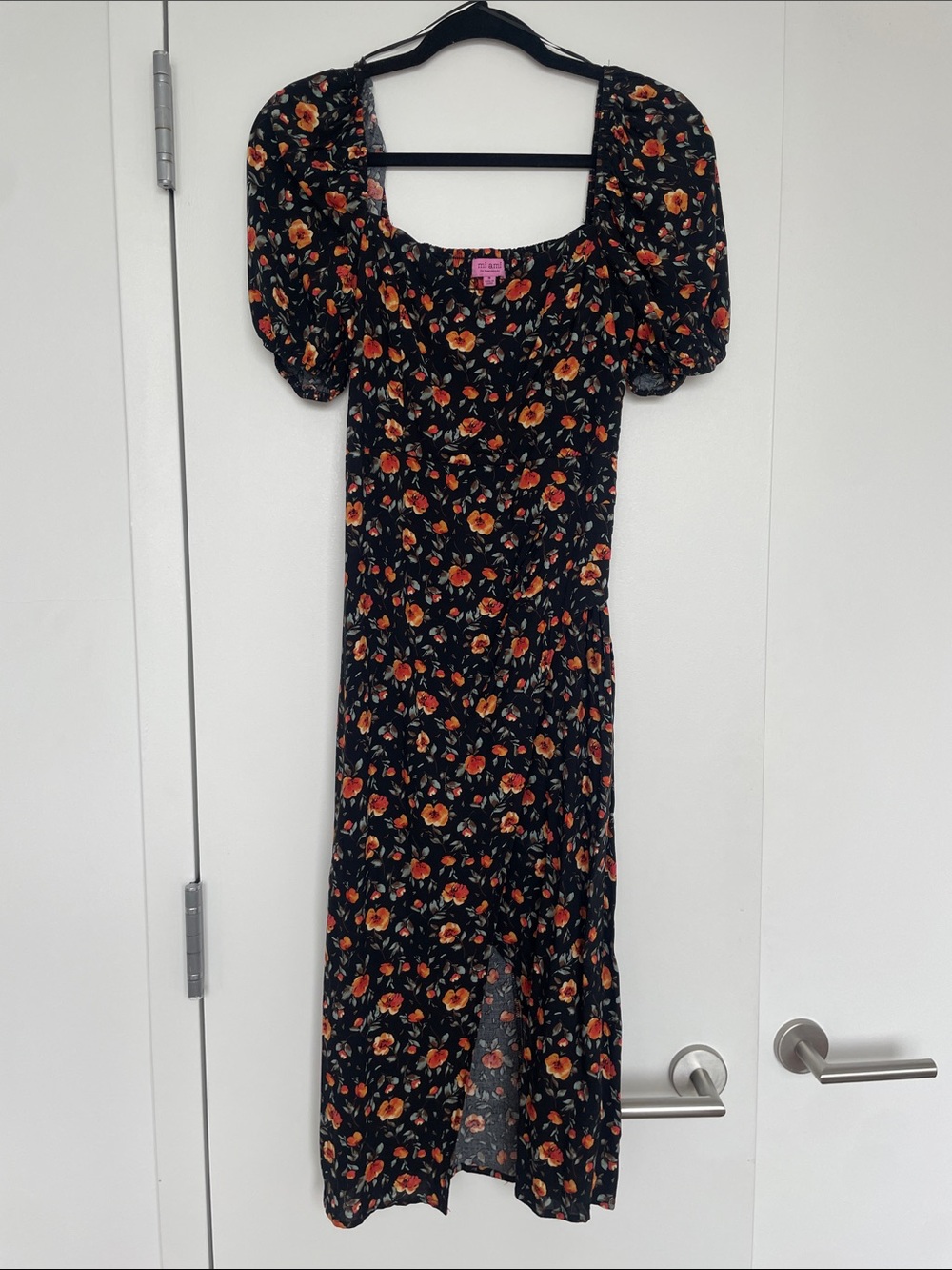 Francesca's Collections Black Floral Puff-Sleeve Midi Dress